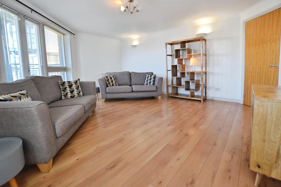 Flat Ocean Drive in City of Edinburgh