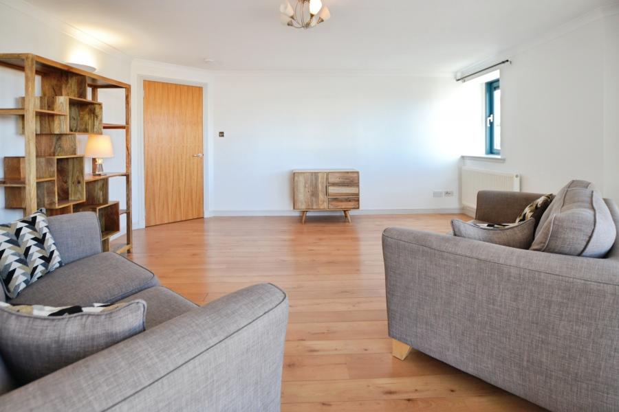 Flat Ocean Drive in City of Edinburgh