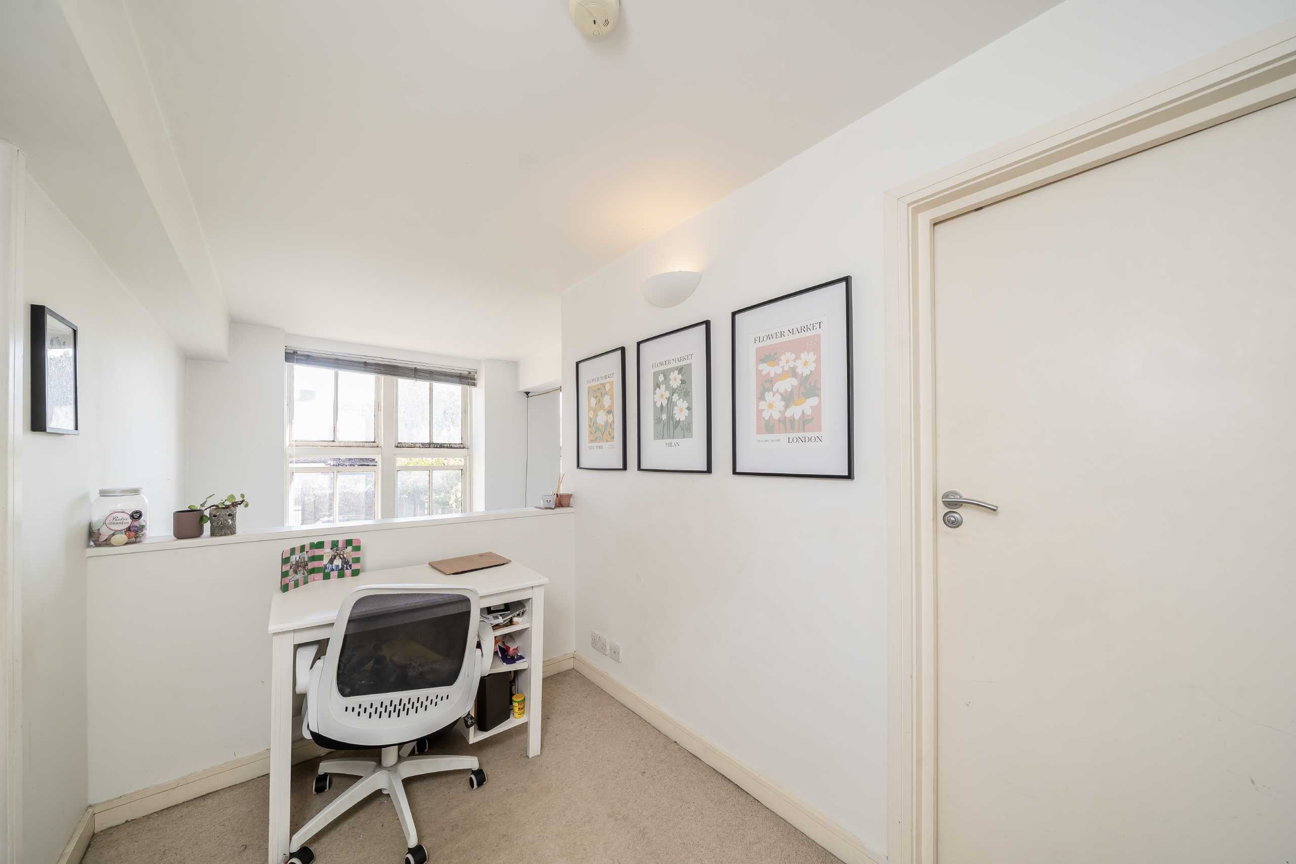 Flat Gatton Road in Greater London