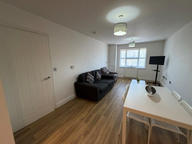 Flat South Road in Luton