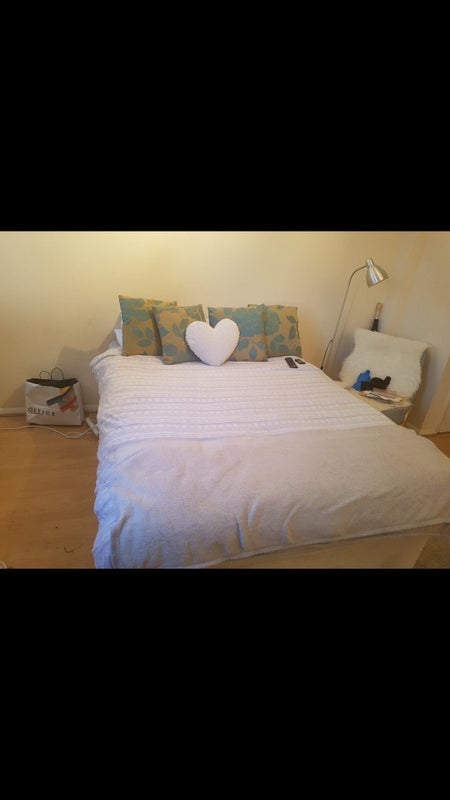 Room Rotherhithe Street in Greater London