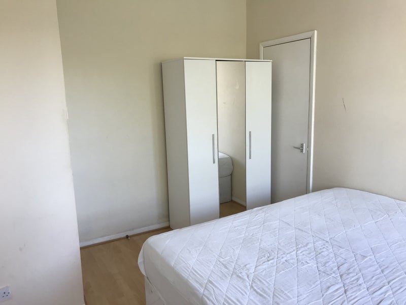 Room Rotherhithe Street in Greater London
