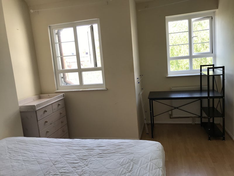 Room Rotherhithe Street in Greater London