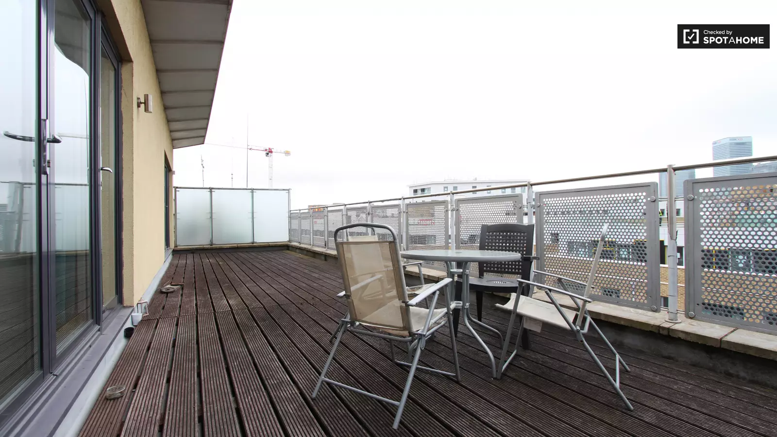 Flat Copenhagen Place in Greater London