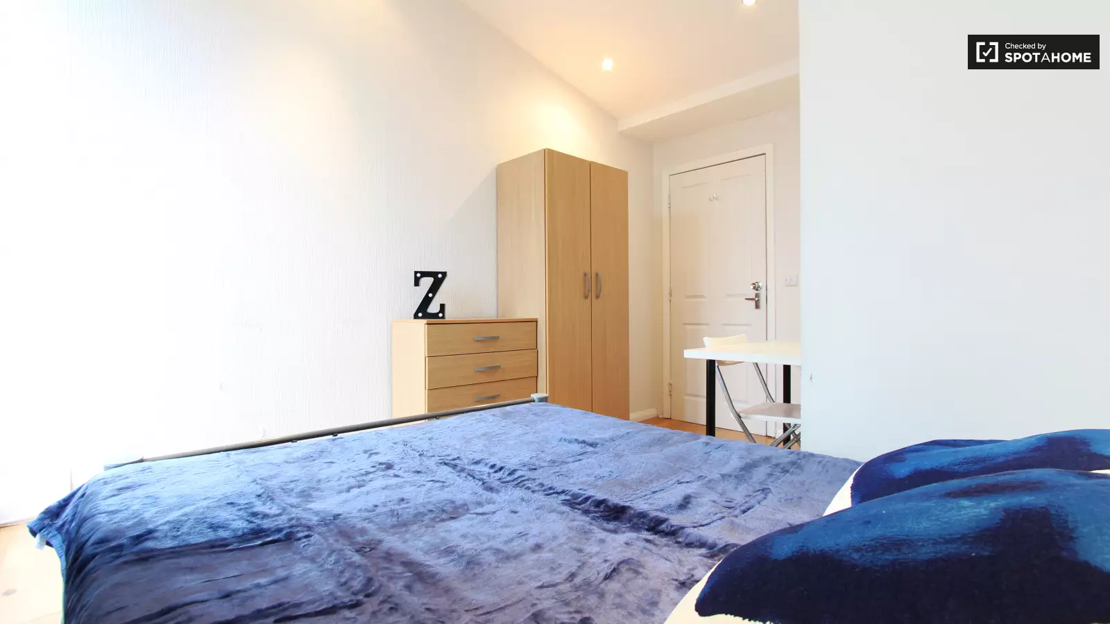 Flat Copenhagen Place in Greater London