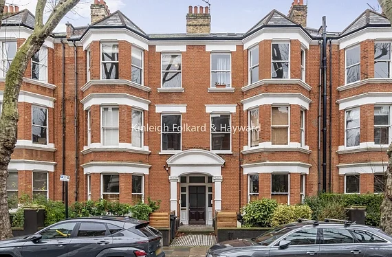 Flat Cranworth Gardens in Greater London