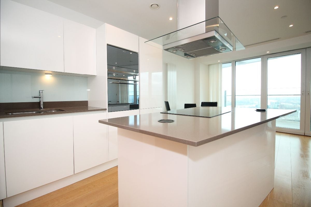 Flat Crossharbour Plaza in Greater London