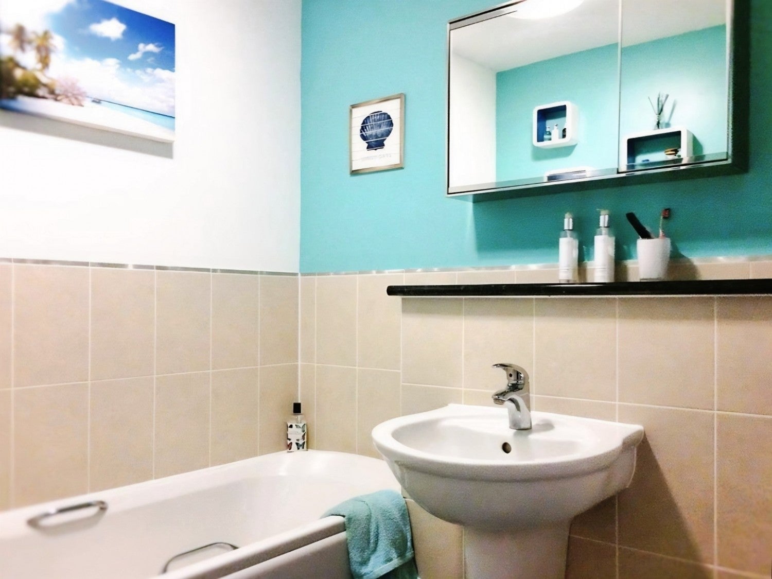 Flat Sanville Gardens in East Hertfordshire