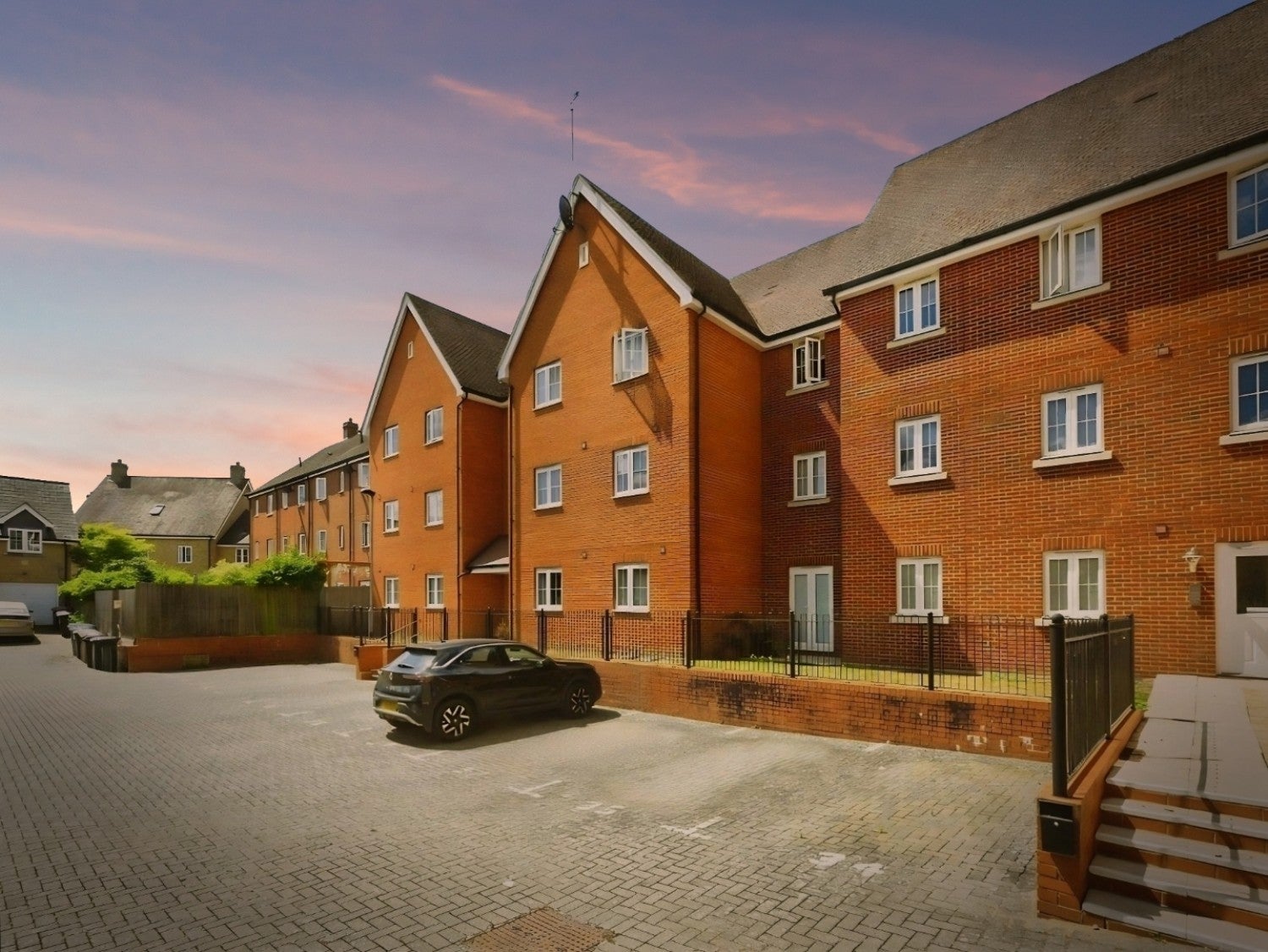 Flat Sanville Gardens in East Hertfordshire
