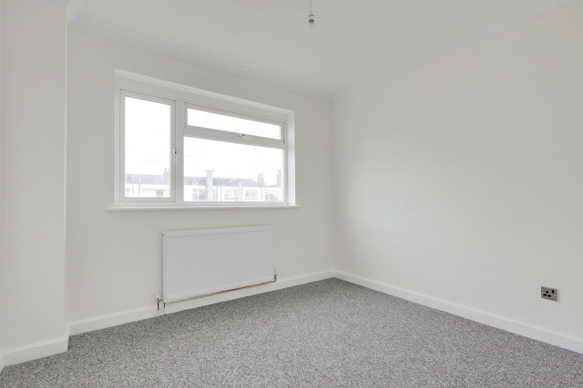 Flat Leigh Road in Southend-on-Sea