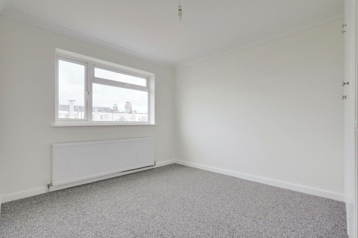 Flat Leigh Road in Southend-on-Sea