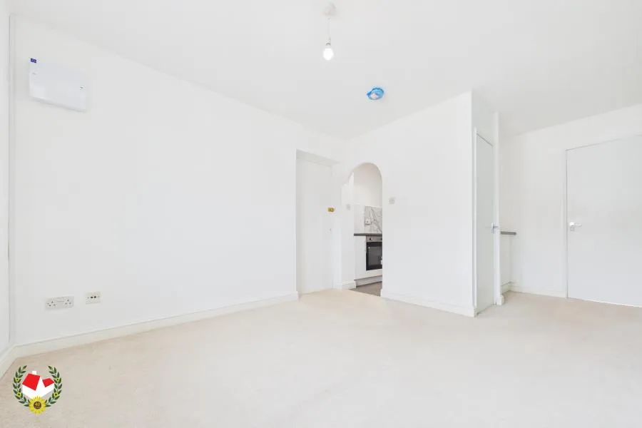 Flat Overbrook Road in Stroud