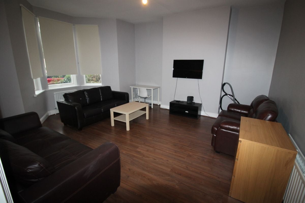 Flat Rothbury Terrace in Newcastle upon Tyne