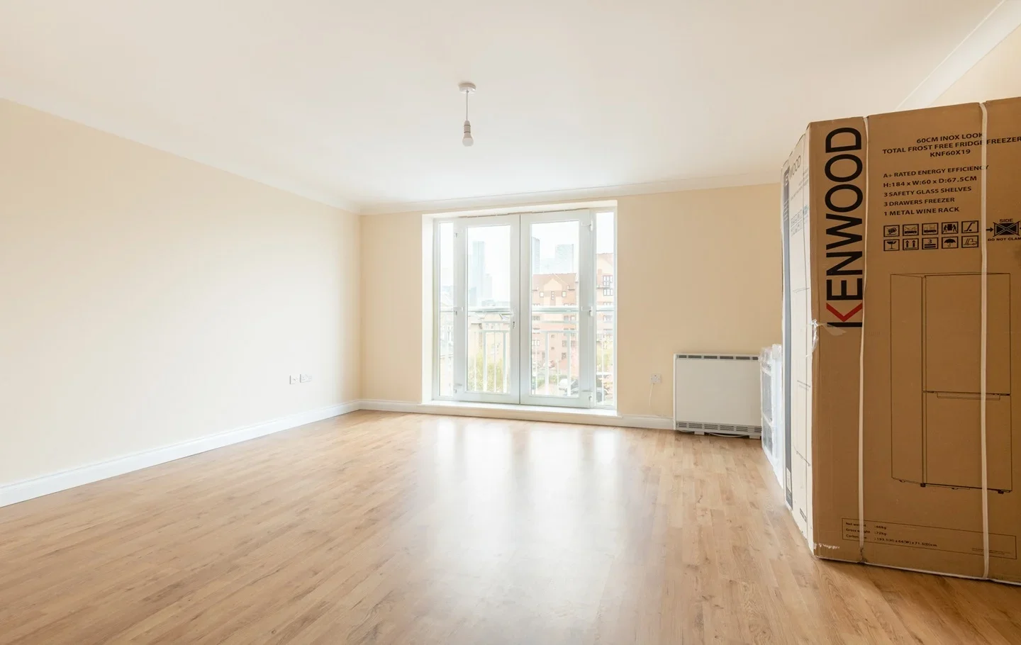 Flat Millennium Drive in Greater London