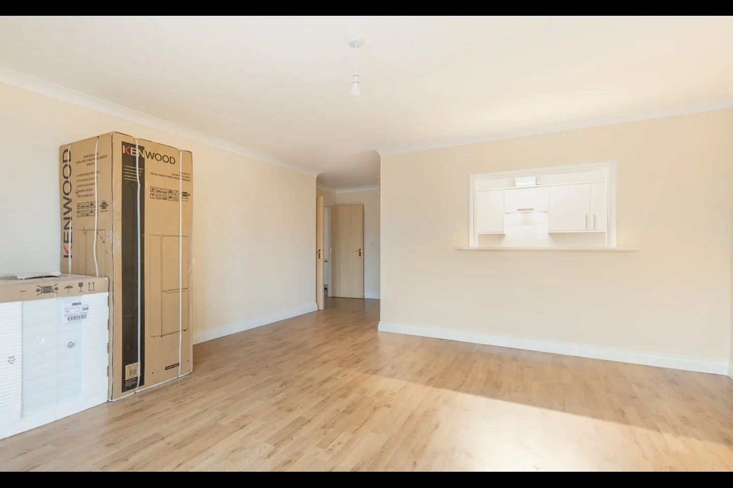 Flat Millennium Drive in Greater London