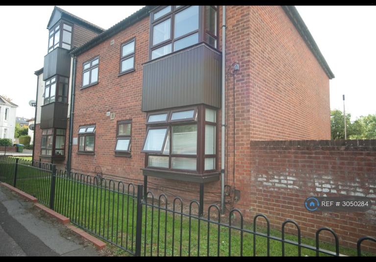 Flat Bullar Road in Southampton