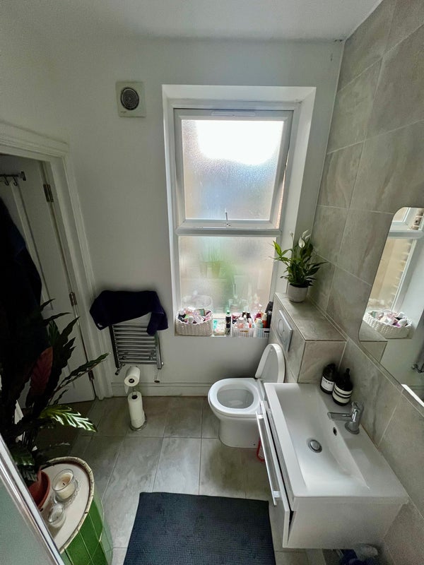 Room Southwell Road in Greater London