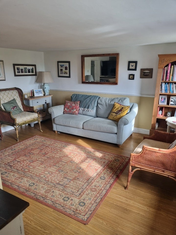House Sheasby Close in Sixpenny Handley