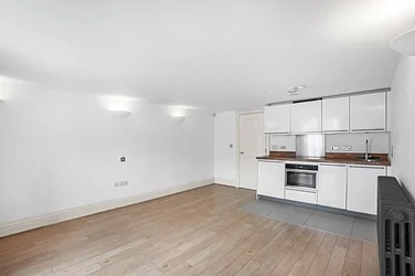 Flat Battersea Park Road in Greater London