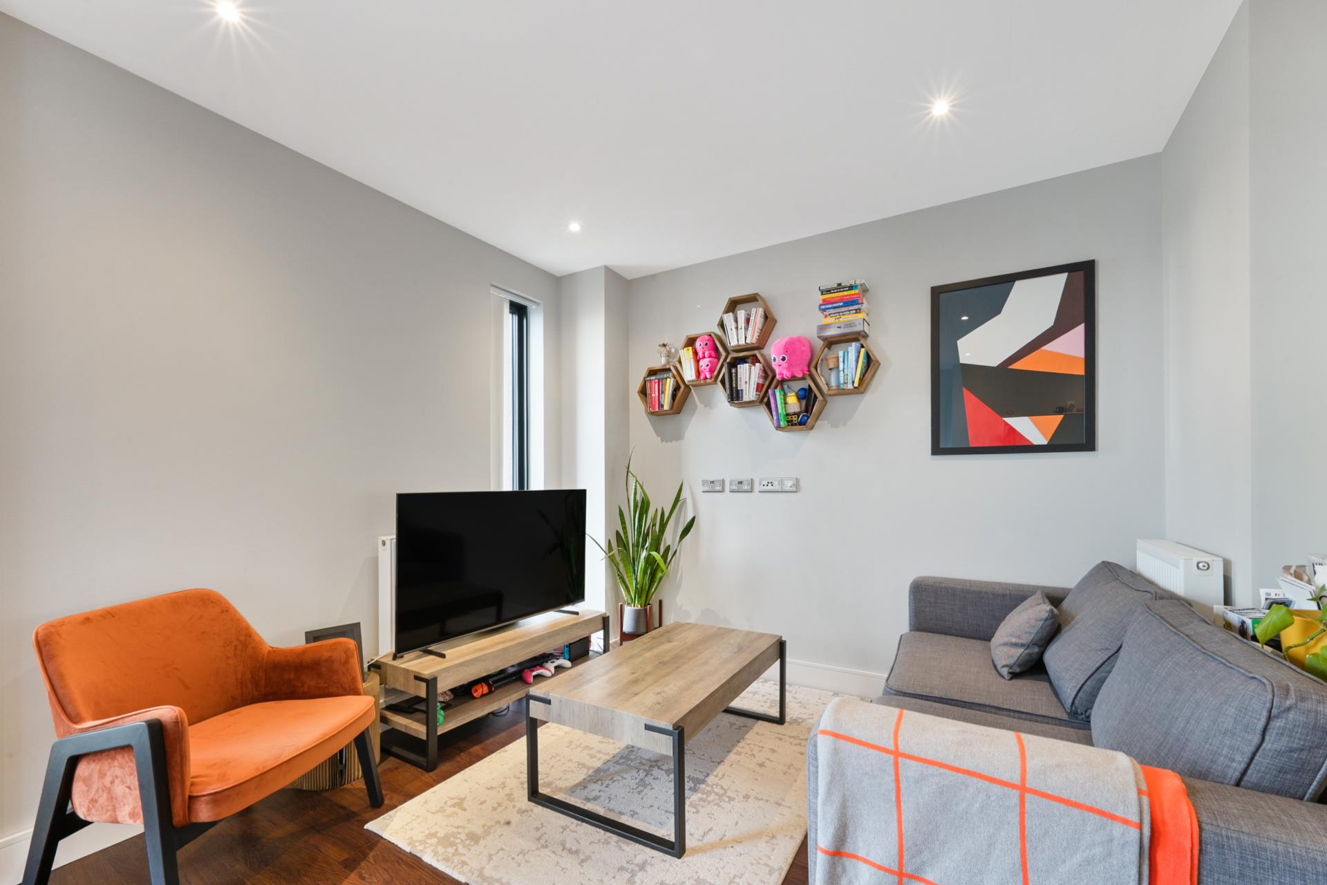 Flat Silvocea Way in Greater London