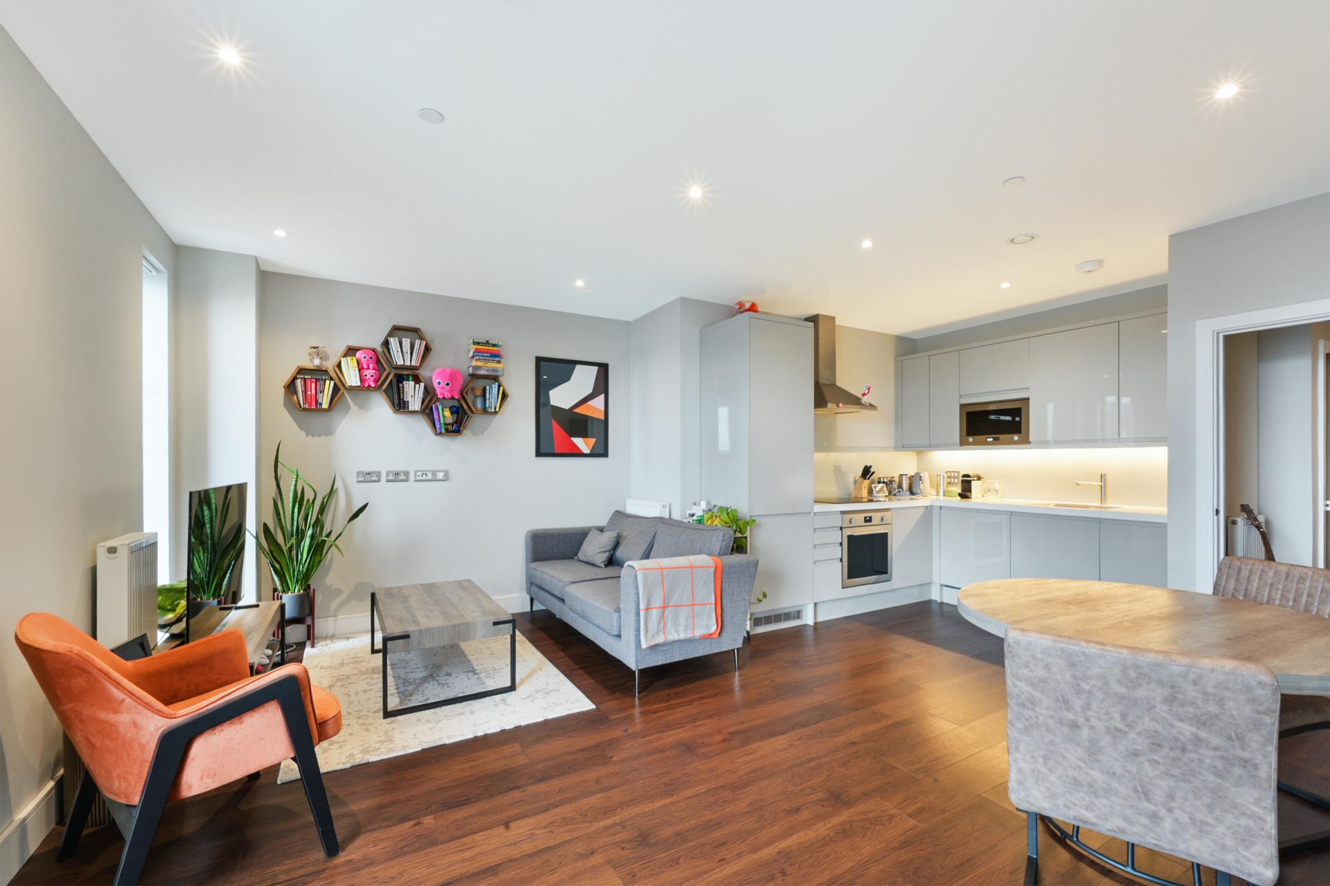 Flat Silvocea Way in Greater London