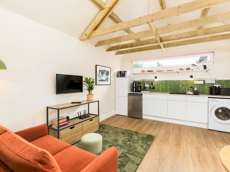 Room Overtons Close in Warwick