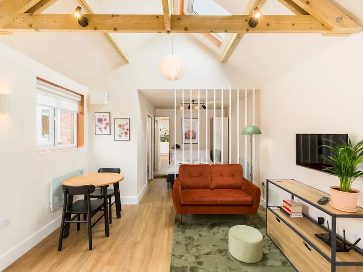 Room Overtons Close in Warwick