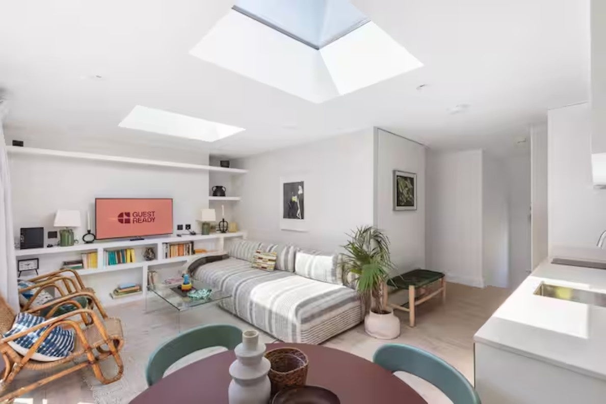 Flat Pembroke Road in Greater London