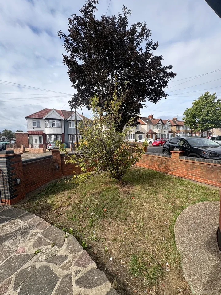House Hartford Avenue in Greater London