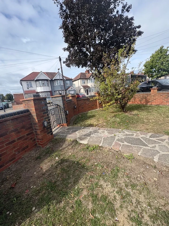 House Hartford Avenue in Greater London