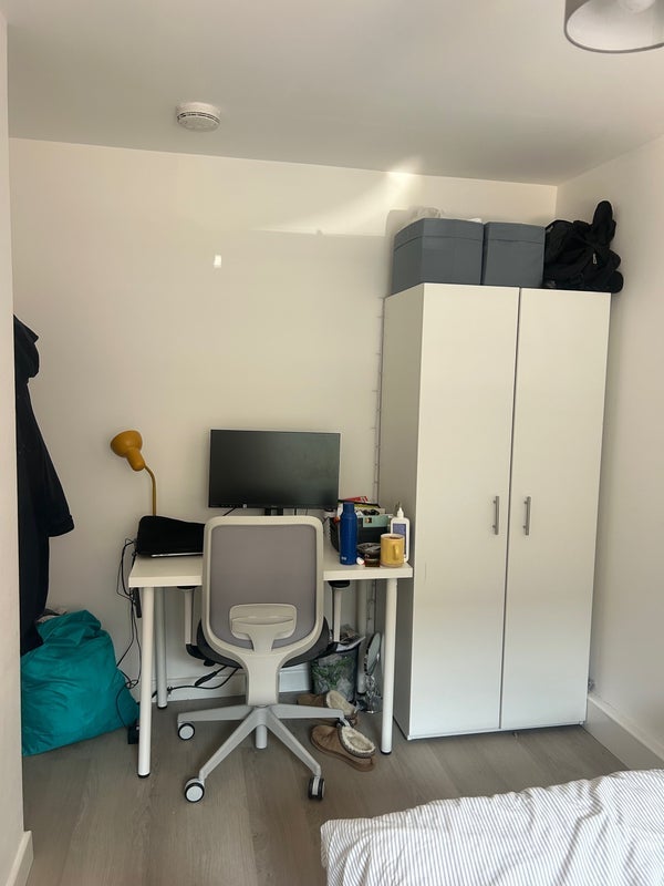Room Sewardstone Road in Greater London