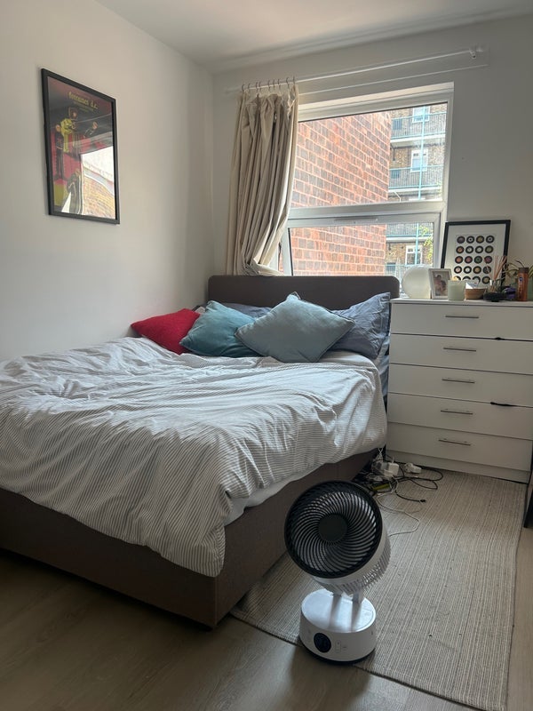 Room Sewardstone Road in Greater London