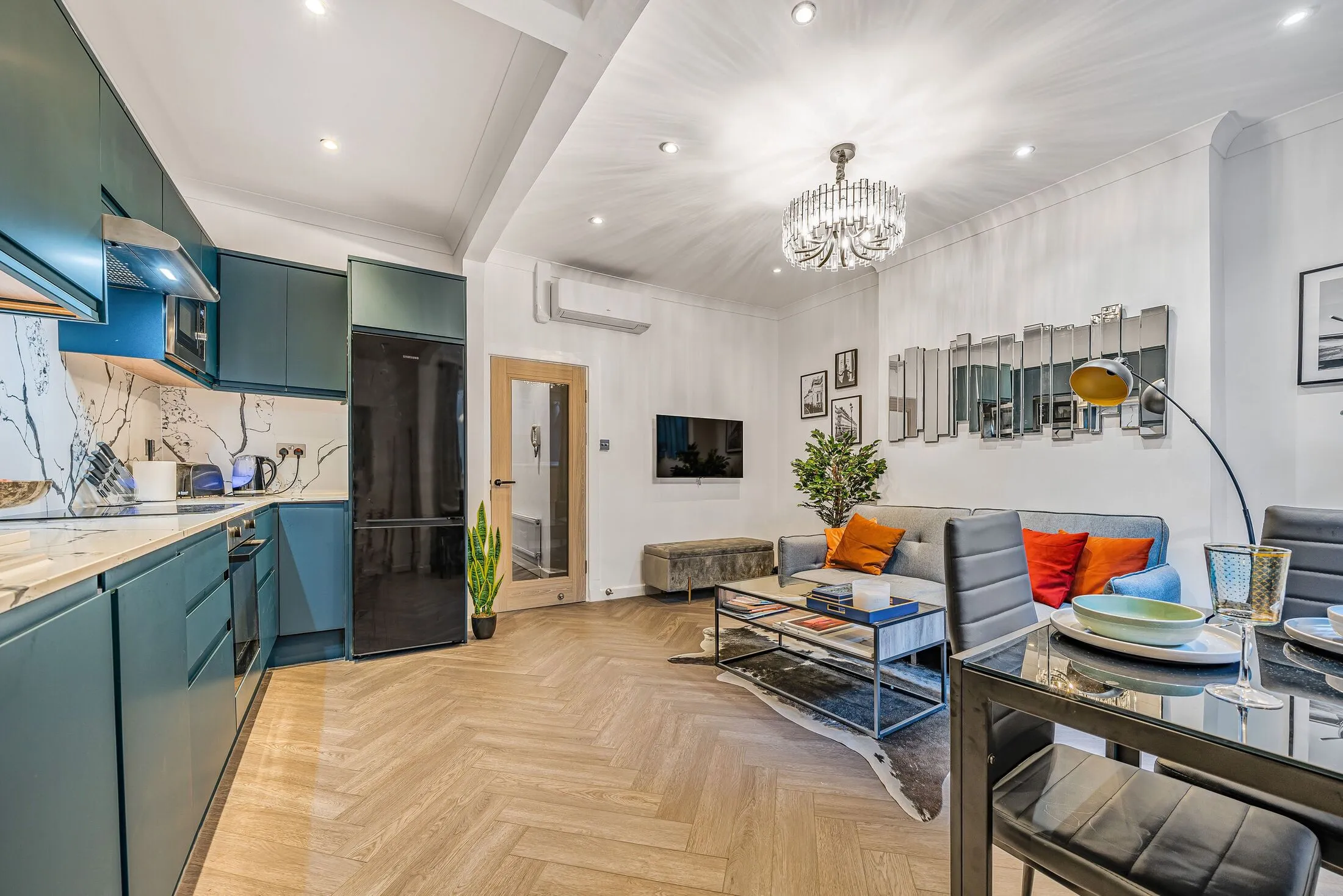 Flat Alderney Street in City of Westminster