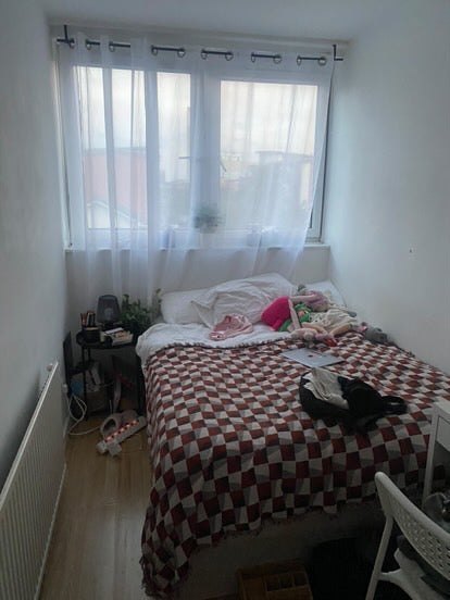 Room Concorde Way in Greater London