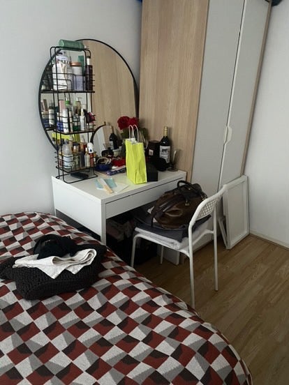 Room Concorde Way in Greater London