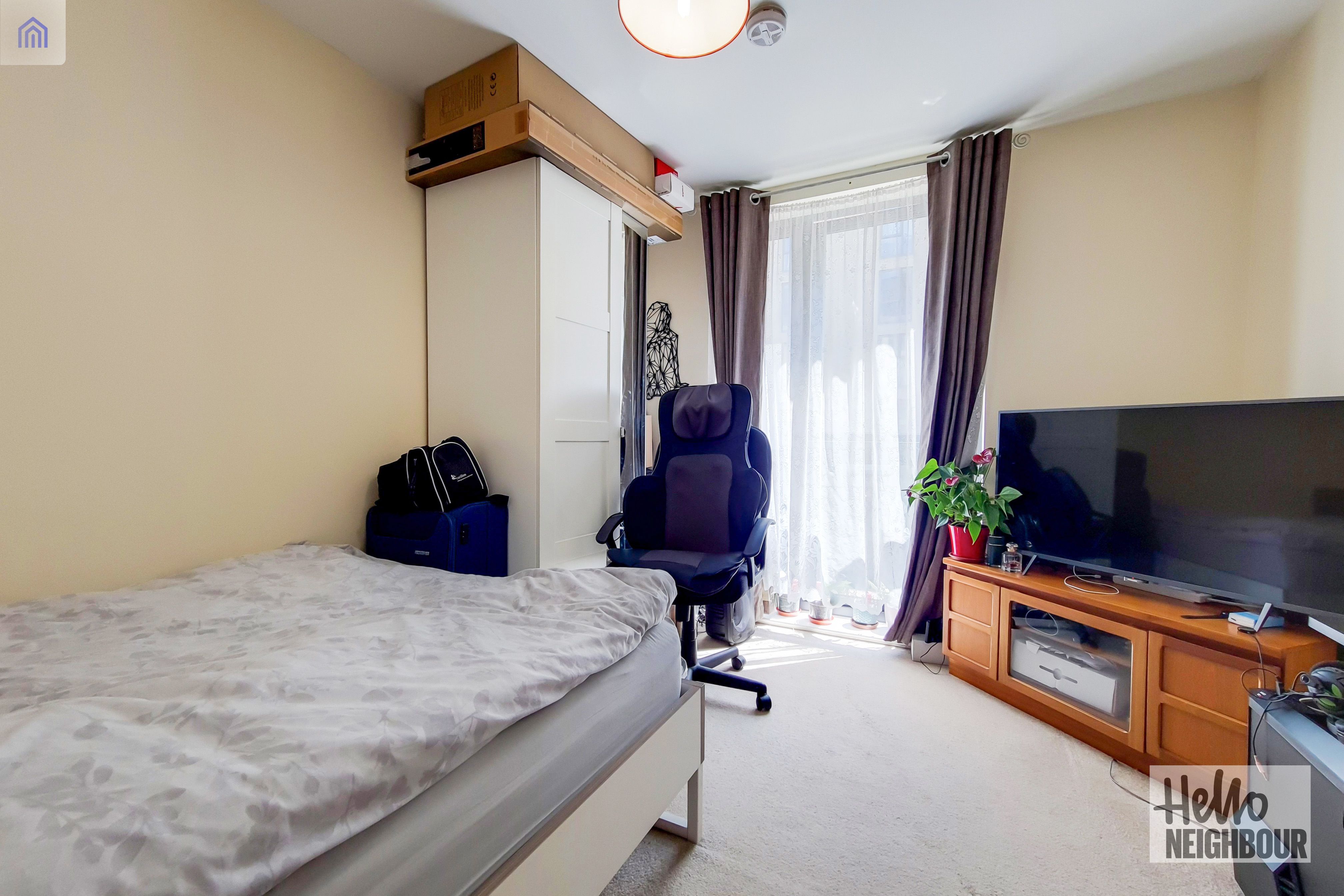 Flat Needleman Close in Greater London