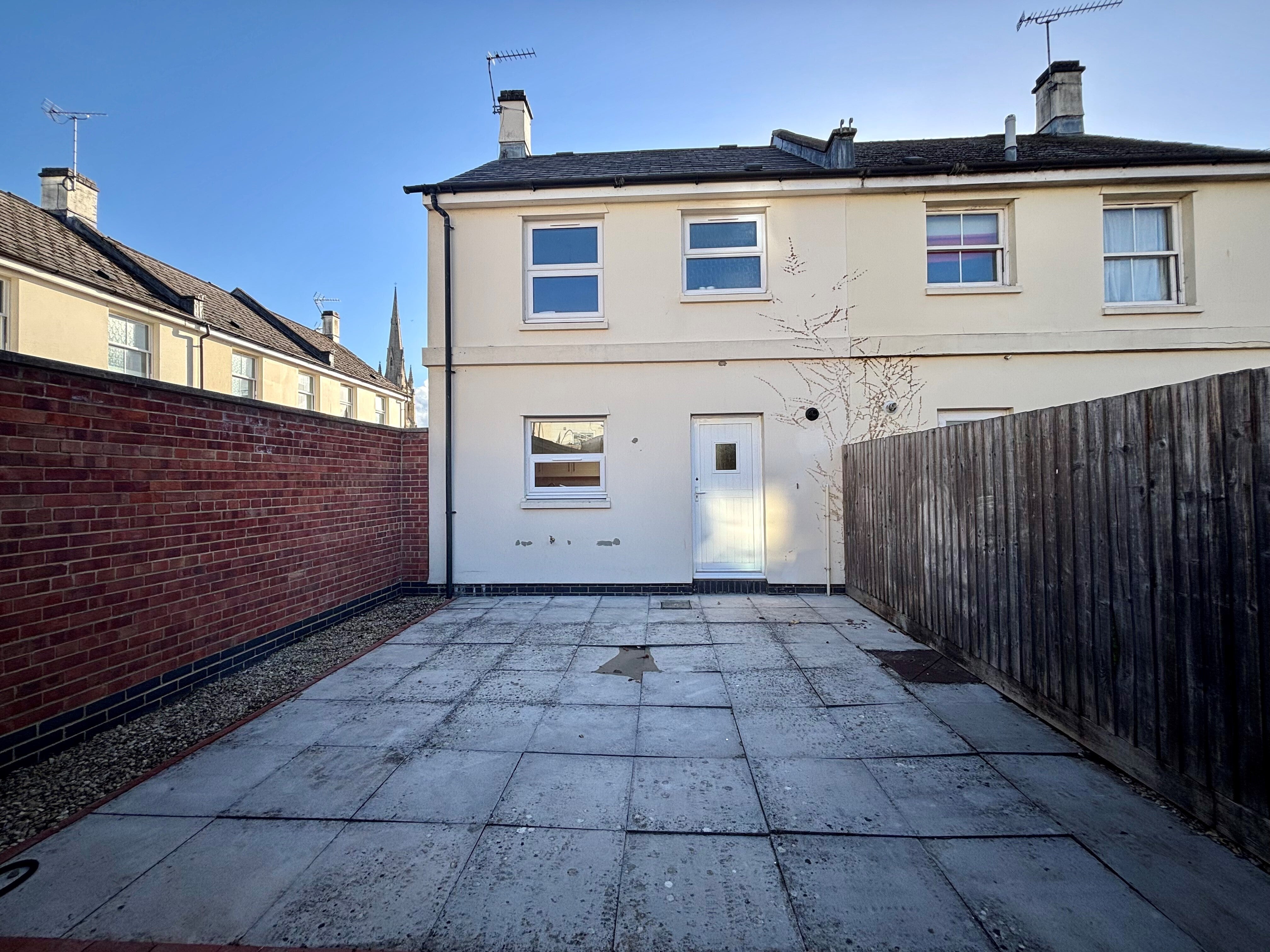 Flat Royal Oak Mews in Cheltenham