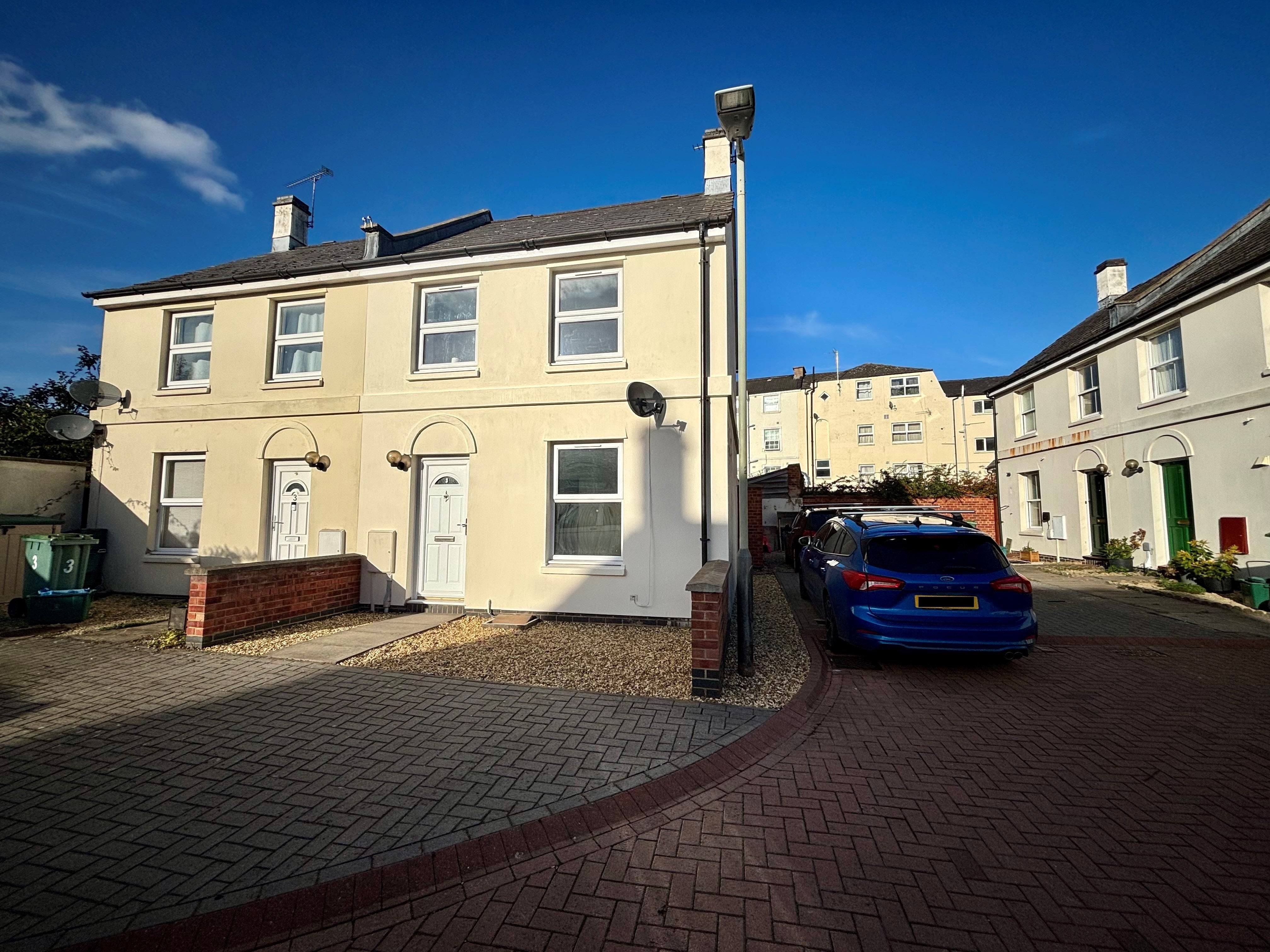 Flat Royal Oak Mews in Cheltenham