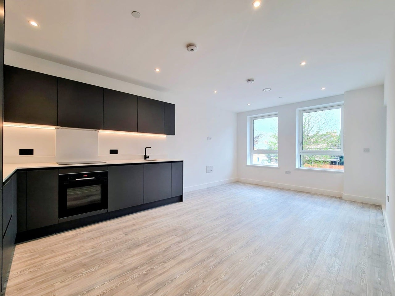 Flat St Ann's Road in Greater London