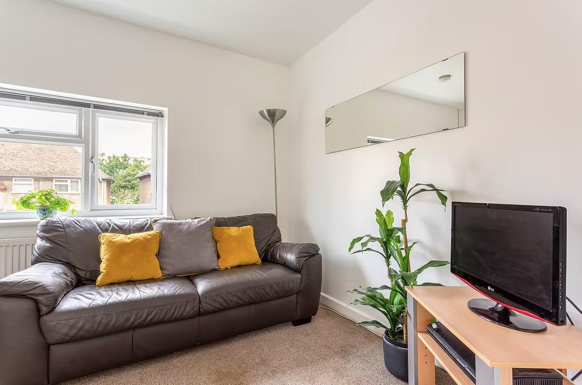 Room Southall Avenue in Brighton