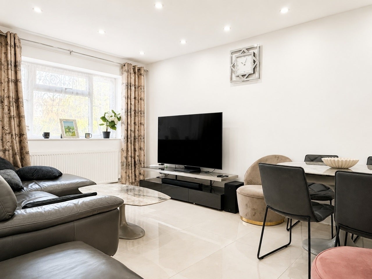 Flat Lochinvar Street in Greater London