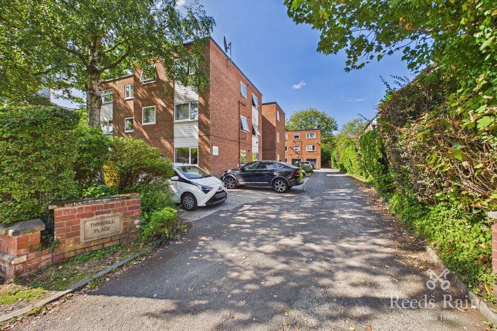 Flat Clarendon Road in Salford