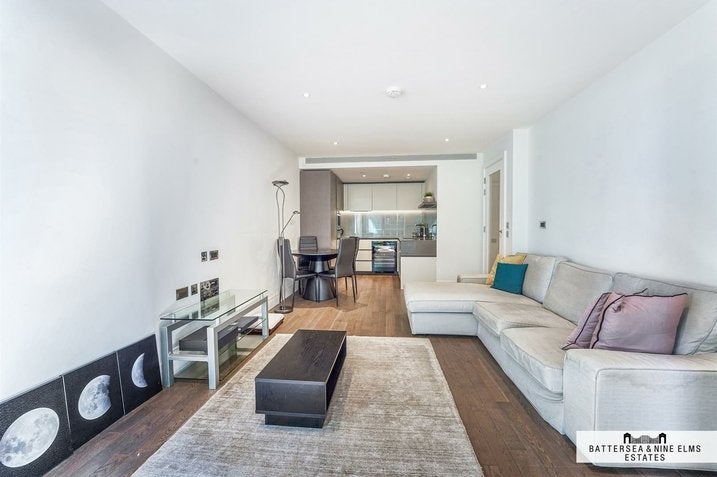 Flat Tideway Walk in Greater London