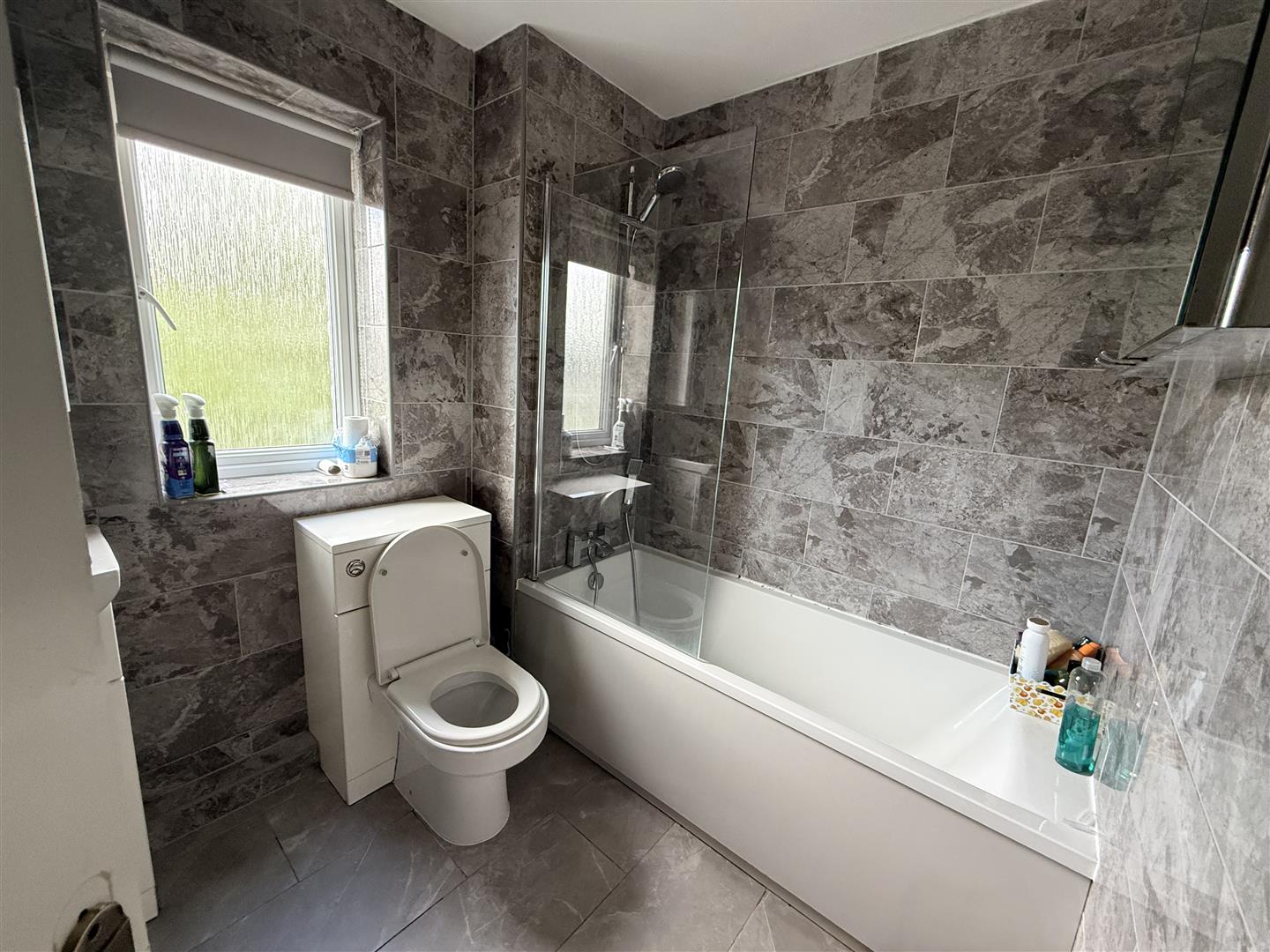 Room Cressingham Road in Bolton
