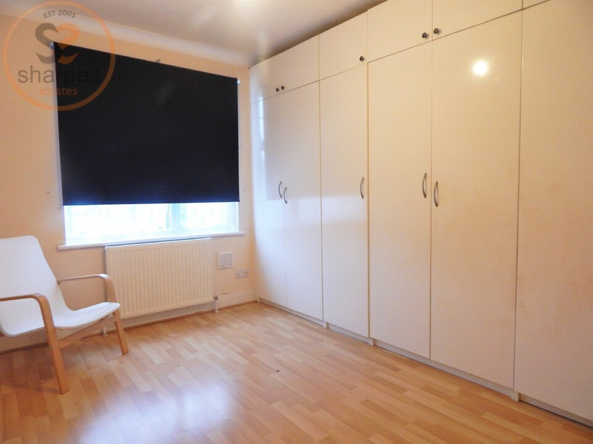 Room Colwood Gardens in Greater London