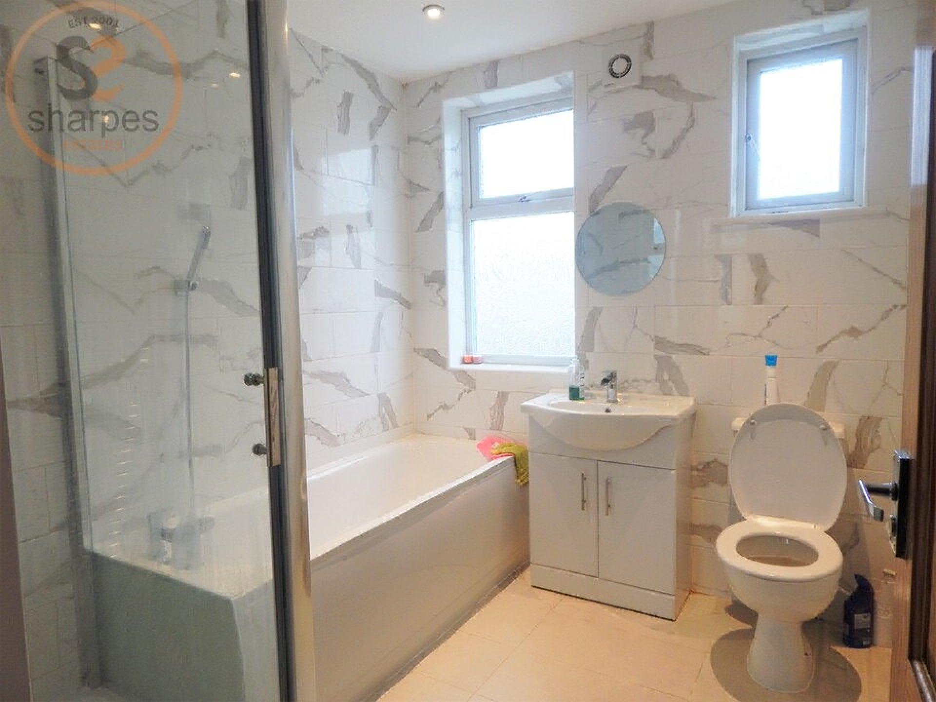 Room Colwood Gardens in Greater London