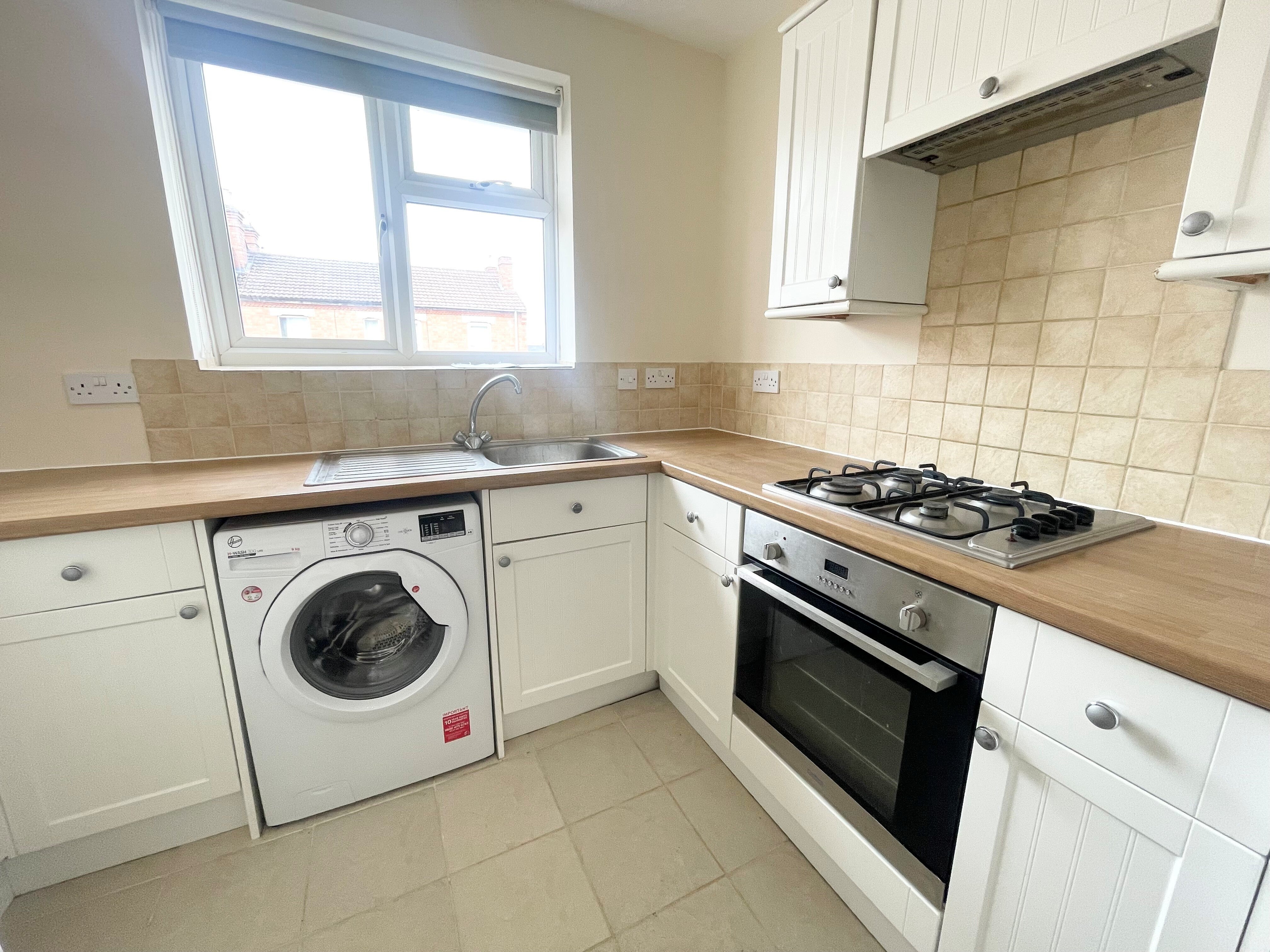Flat Llewellyn Road in Royal Leamington Spa
