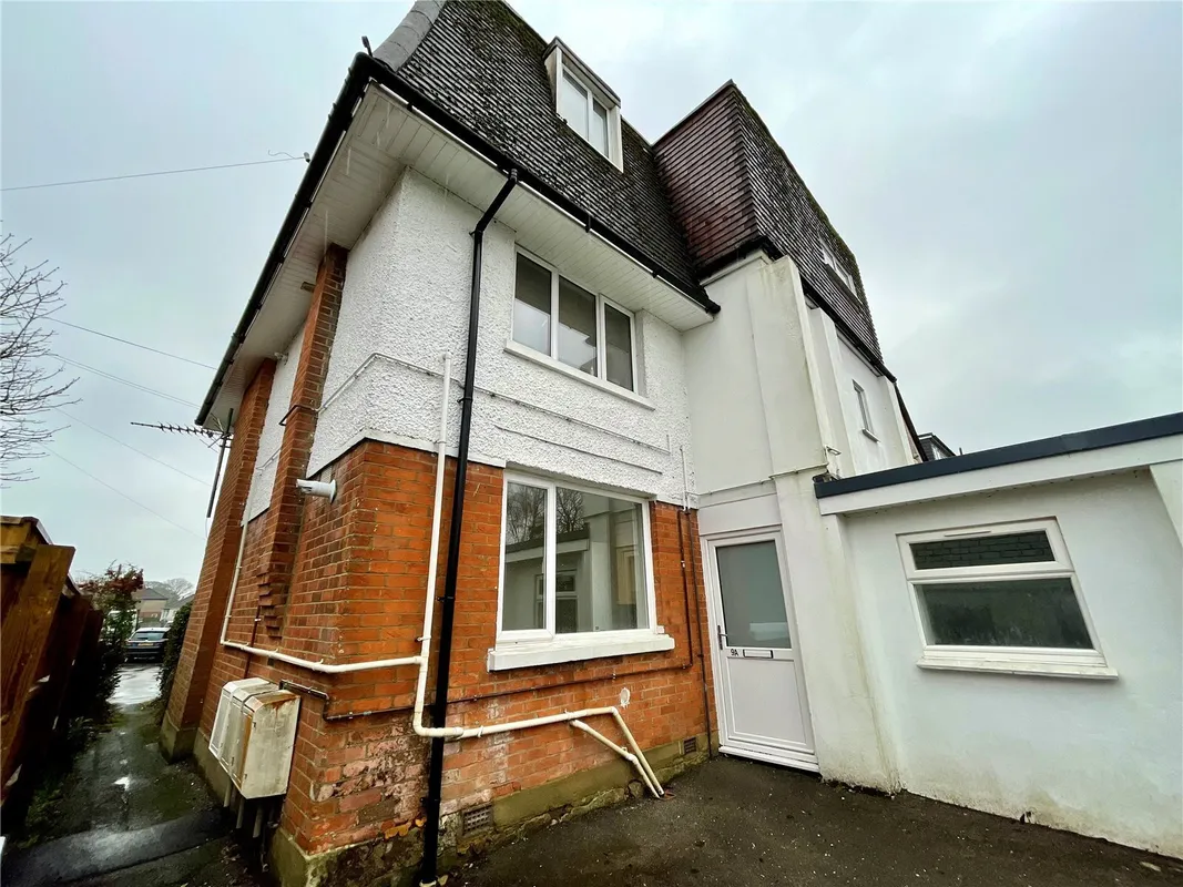 Flat Pine Vale Crescent in Bournemouth