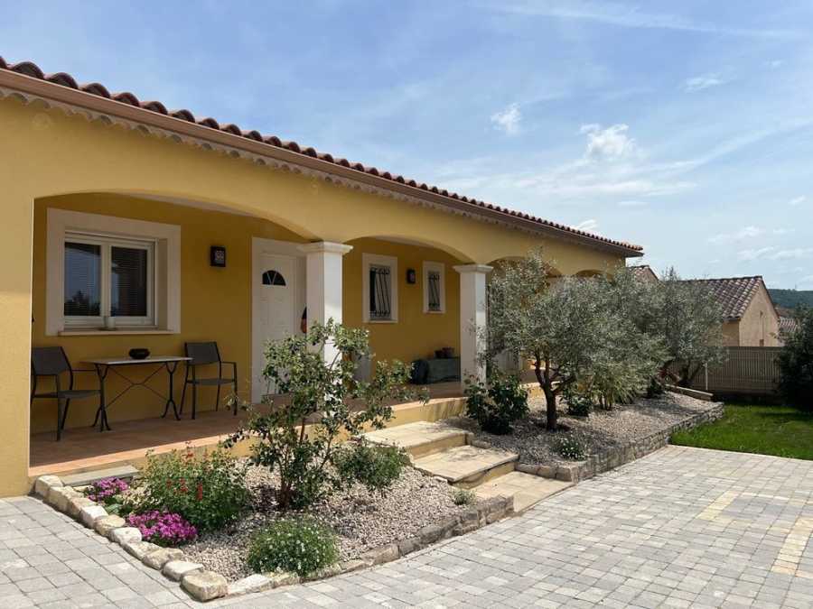 Maison Place Nelson Mandela à Saint-Julien-les-Rosiers