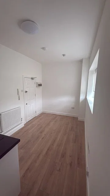 Flat Carleton Road in Greater London